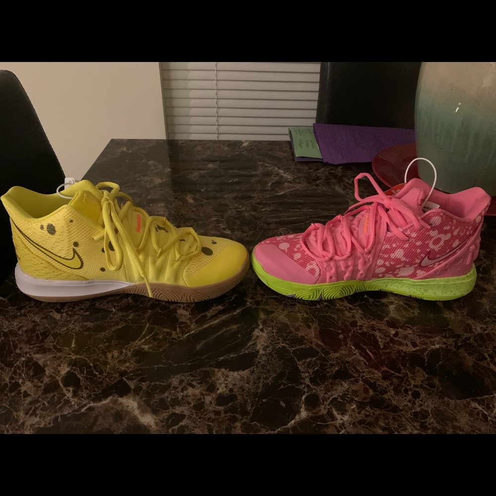 COPY - Kyrie 5 Basketball court shoe Nike L yellow SpongeBob & R pink PatrickSt…